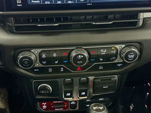 Used 2024 Jeep Wrangler Willys image 15