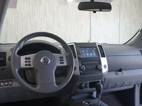 Used 2020 Nissan Frontier SV w/ SV Utility Package AWD/4WD image 11