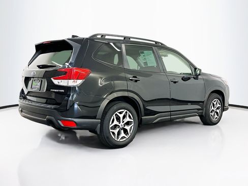 Used 2023 Subaru Forester Premium AWD/4WD image 9