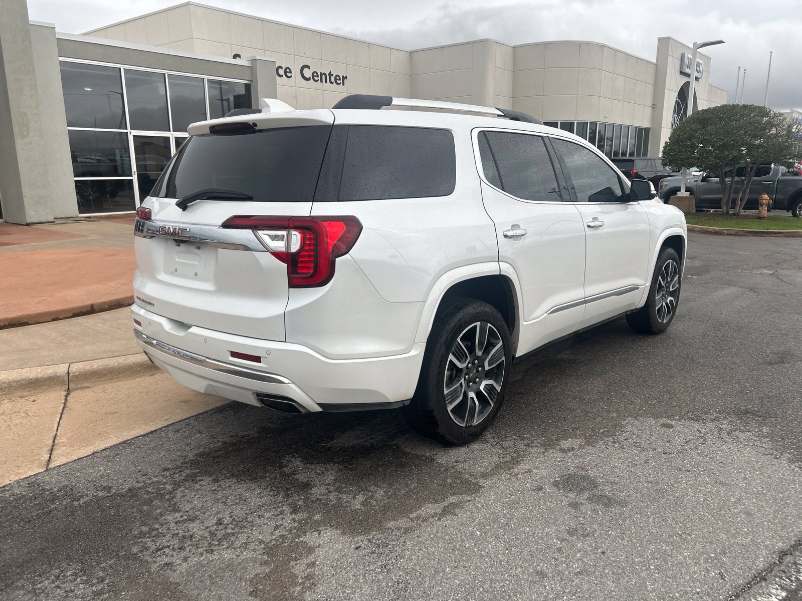 Used 2021 GMC Acadia Denali w/ Denali Technology Package FWD image 5