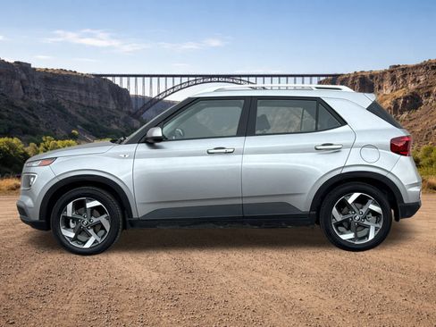 Certified 2024 Hyundai Venue SEL image 6