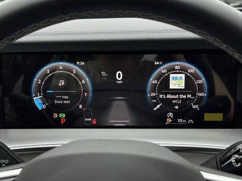 New 2025 Volkswagen Tiguan SE image 32