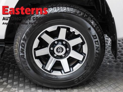 Used 2024 Toyota 4Runner TRD Off-Road Premium image 8