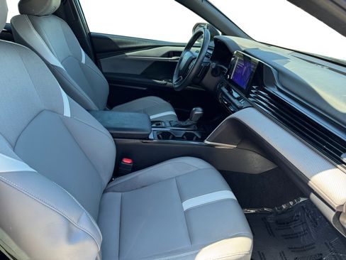 Used 2025 Toyota Camry SE image 15