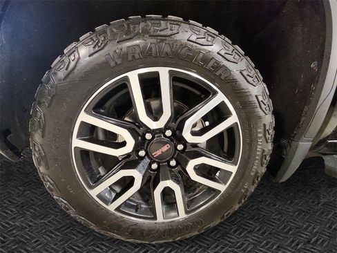 Certified 2022 GMC Sierra 1500 AT4 w/ AT4 Premium Package image 11