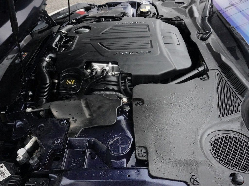 Used 2019 Jaguar F-TYPE R-Dynamic AWD/4WD image 24