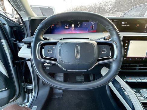 Used 2024 Lincoln Nautilus Reserve image 12