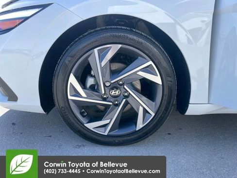 Used 2025 Hyundai Elantra SEL image 27