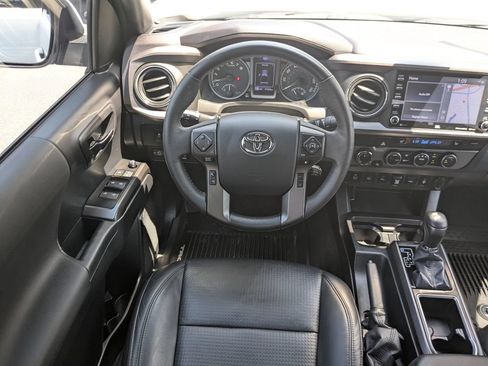 Used 2020 Toyota Tacoma TRD Off-Road w/ TRD Premium Off Road Package AWD/4WD image 15