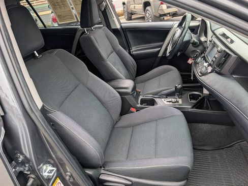 Used 2018 Toyota RAV4 XLE FWD image 8