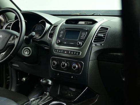 Used 2015 Kia Sorento LX image 29