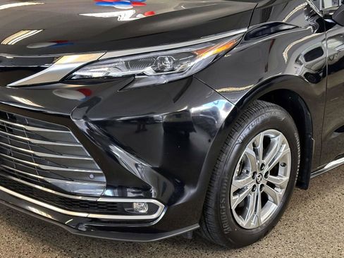 Used 2024 Toyota Sienna Platinum AWD/4WD image 9