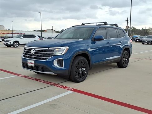 New 2026 Volkswagen Atlas SE FWD image 2