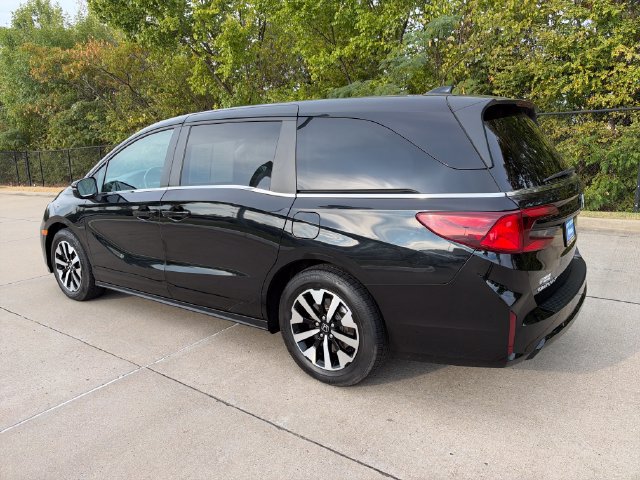 Certified 2025 Honda Odyssey EX-L image 3