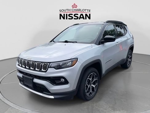 Used 2025 Jeep Compass Limited AWD/4WD image 3