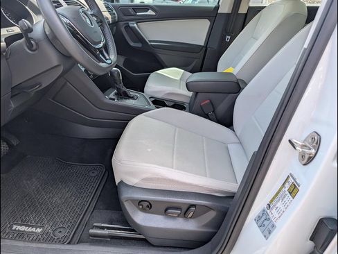 Used 2021 Volkswagen Tiguan SE w/ Panoramic Sunroof Package FWD image 10