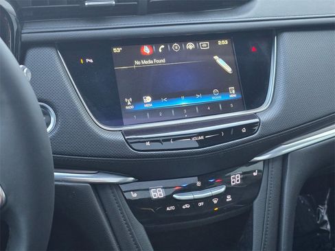 Used 2018 Cadillac XT5 Luxury w/ Driver Awareness Package image 27