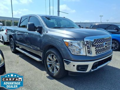 Used 2019 Nissan Titan SV w/ SV Convenience Package