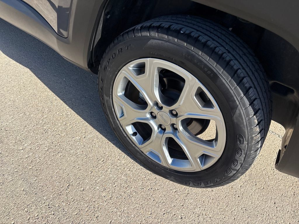 Used 2023 Jeep Renegade Limited AWD/4WD image 7