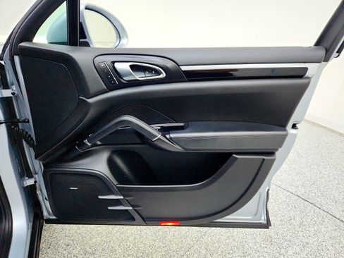 Used 2018 Porsche Cayenne S image 26
