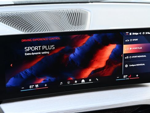 Certified 2025 BMW 330i Sedan image 31