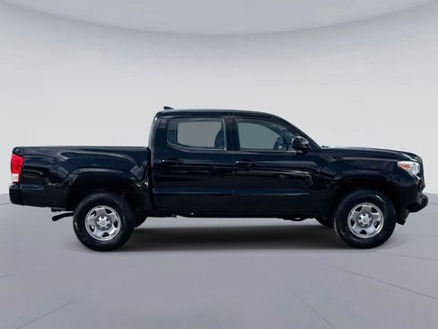 Used 2016 Toyota Tacoma SR image 2