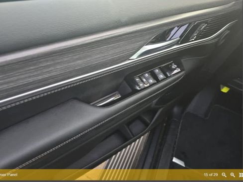 Used 2024 Jeep Wagoneer Series III w/ Premium Group I AWD/4WD image 12