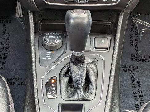 Used 2022 Jeep Cherokee Latitude Lux w/ Sun & Sound Group image 29