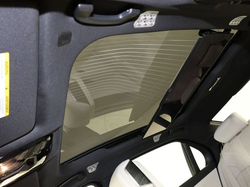 Used 2023 BMW 760i xDrive image 13