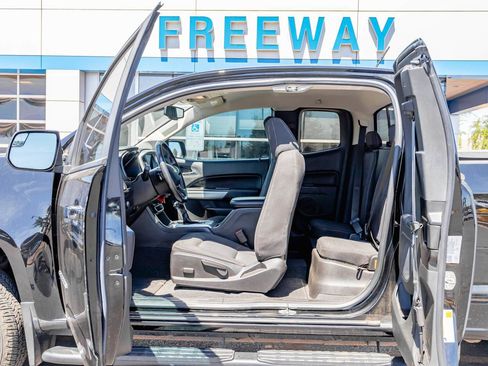 Used 2021 Chevrolet Colorado LT w/ LT Convenience Package RWD image 7