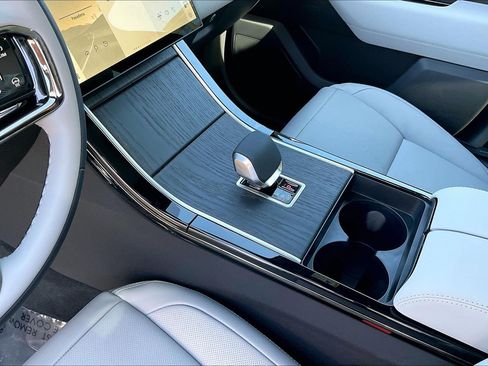 New 2026 Land Rover Range Rover Velar S AWD/4WD image 13
