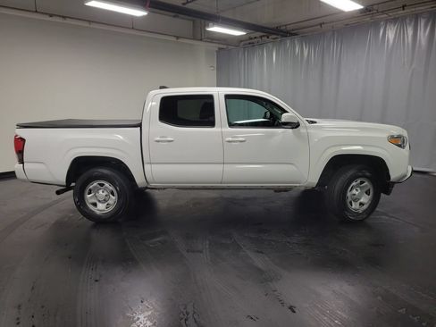 Used 2022 Toyota Tacoma SR AWD/4WD image 9