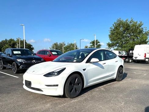 Used 2023 Tesla Model 3 Standard Range RWD image 4