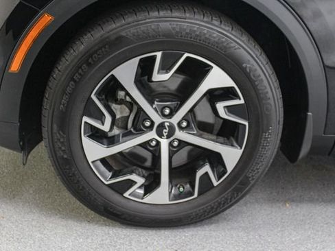 Used 2025 Kia Sportage EX FWD image 12