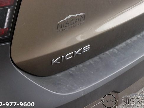 Certified 2025 Nissan Kicks SR image 9