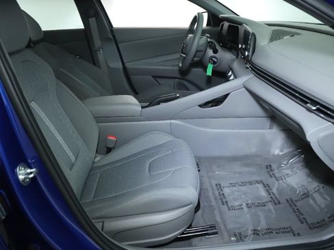 Used 2024 Hyundai Elantra SE FWD image 34
