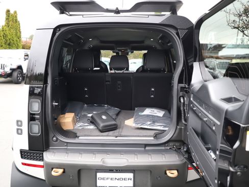 New 2026 Land Rover Defender 110 OCTA AWD/4WD image 17
