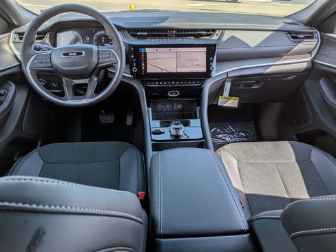 New 2026 Jeep Grand Cherokee 4WD image 32