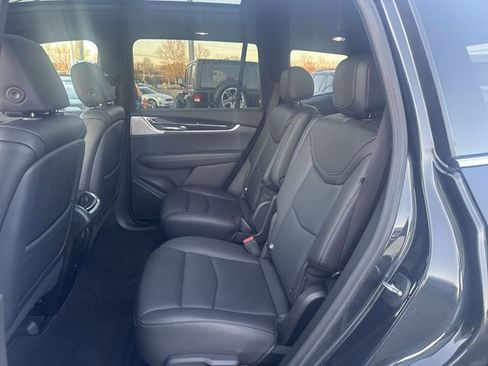Used 2023 Cadillac XT6 Premium Luxury w/ Technology Package AWD/4WD image 26