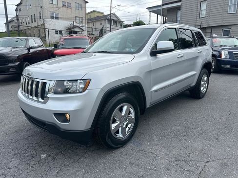 Used 2012 Jeep Grand Cherokee Laredo w/ Laredo E Group image 2