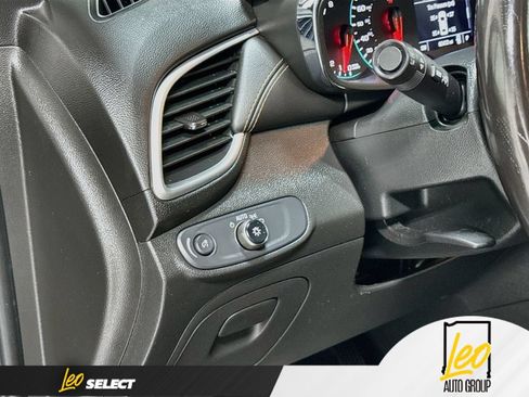 Used 2019 Chevrolet Trax LT w/ LT Convenience Package AWD/4WD image 13