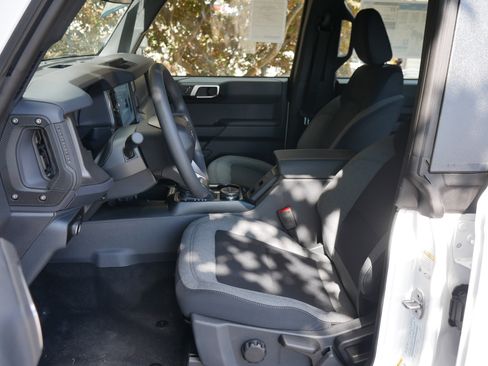 New 2025 Ford Bronco 4-Door image 3