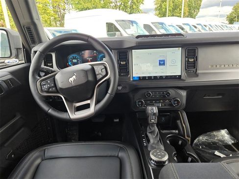 New 2025 Ford Bronco Badlands image 10