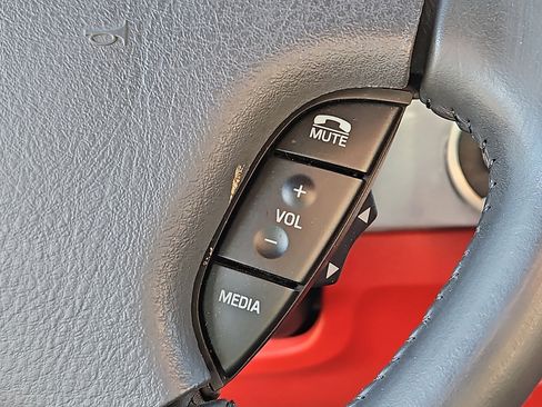 Used 2002 Ford Thunderbird image 21