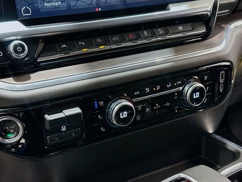 Used 2024 GMC Sierra 1500 SLT image 16