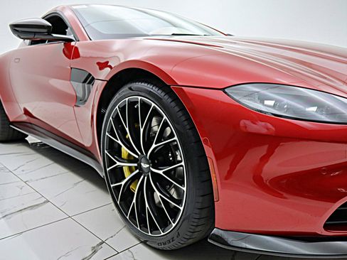 Used 2023 Aston Martin V8 Vantage Coupe RWD image 18