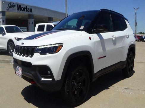 Certified 2024 Jeep Compass Trailhawk w/ Trailhawk Elite Group AWD/4WD image 2