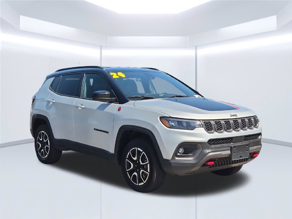 Used 2024 Jeep Compass Trailhawk AWD/4WD image 9