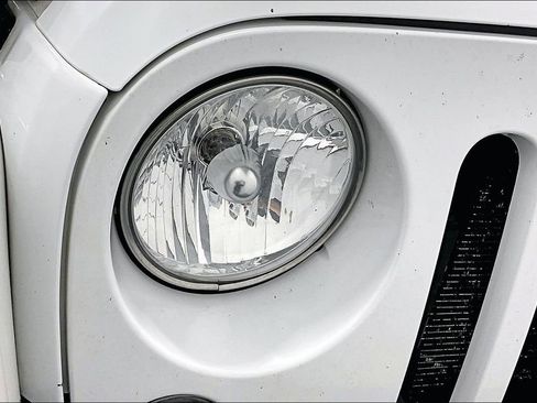 Used 2015 Jeep Wrangler Unlimited Rubicon AWD/4WD image 35