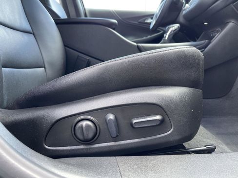Used 2022 Chevrolet Malibu Premier FWD image 38